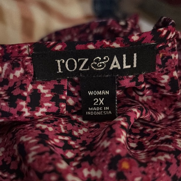 Roz and Ali Women's  Patterned Top - Picture 3 of 4